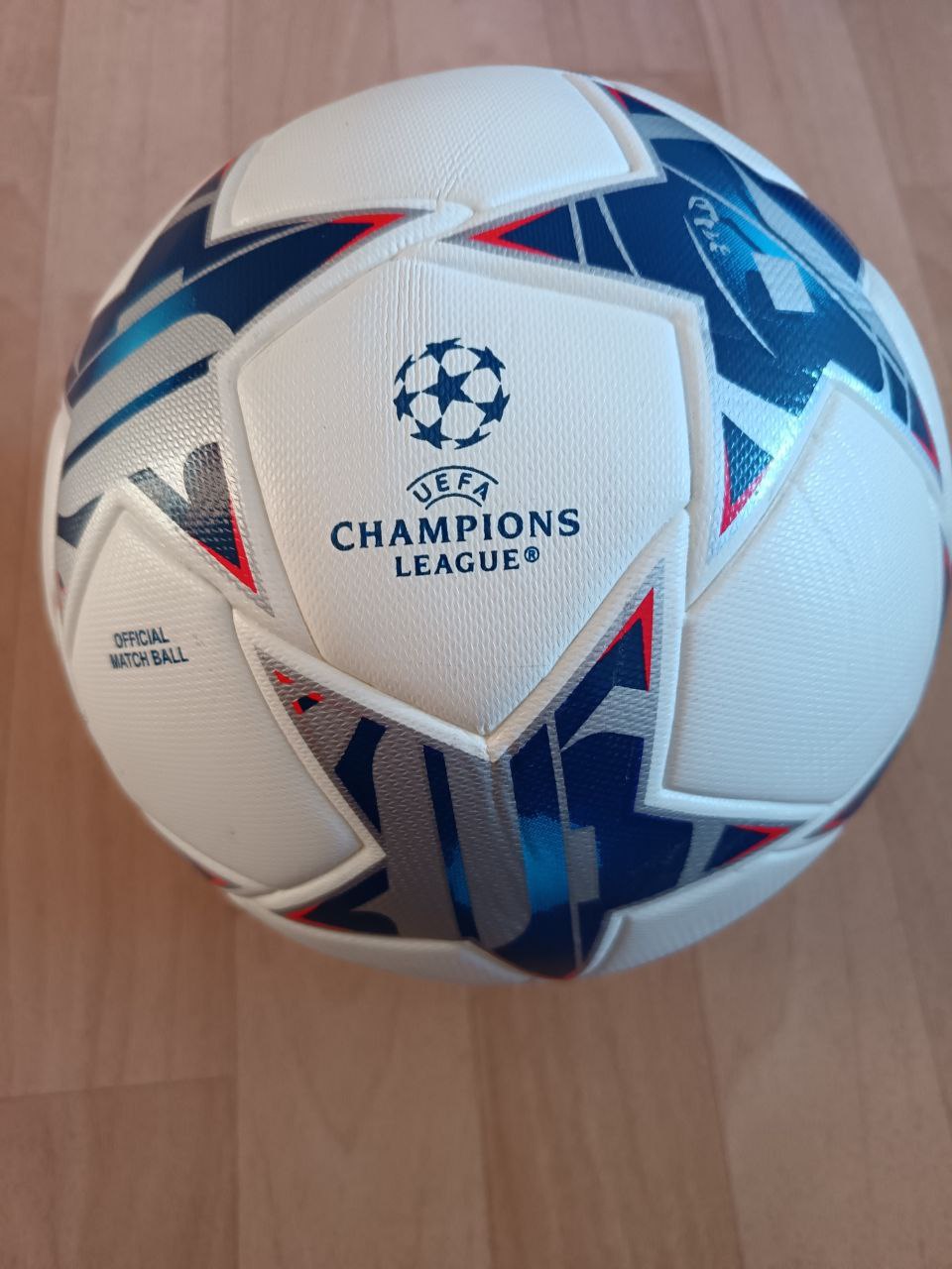 Официальный мяч плей-офф Лиги чемпионов мира по футболу 2023-2024 гг. - Хобби и отдых в Хабаровск - фото 3