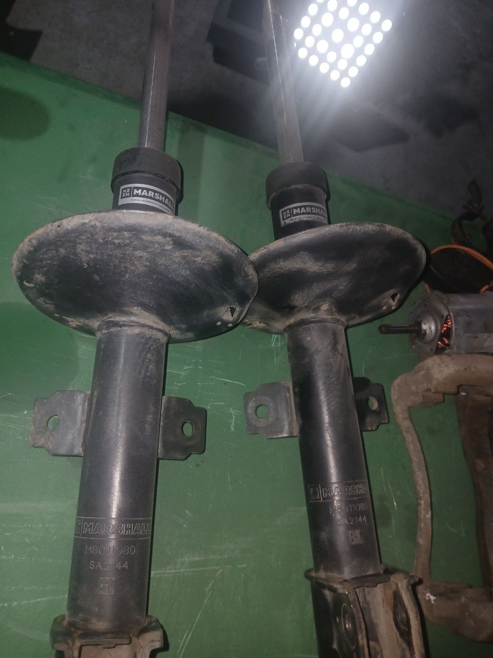 Передние стойки Рено Каптюр - Запчасти в Набережные Челны