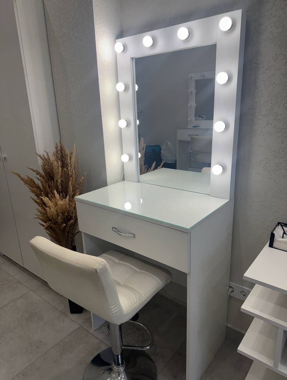 Продам гримерный стол с лампочками - Для дома и дачи в Ульяновск