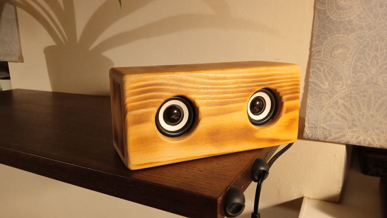 Аудиоколонка из сухой сосны - Электроника в Санкт-Петербург