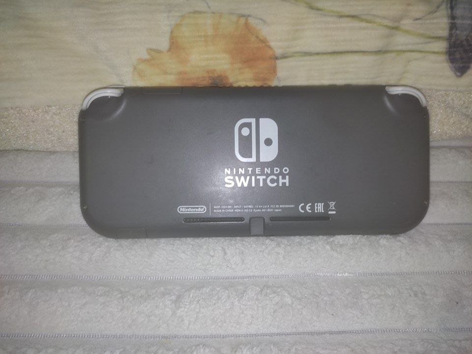 Продам портативную консоль Nintendo Switch Lite - частное объявление в Барнаул