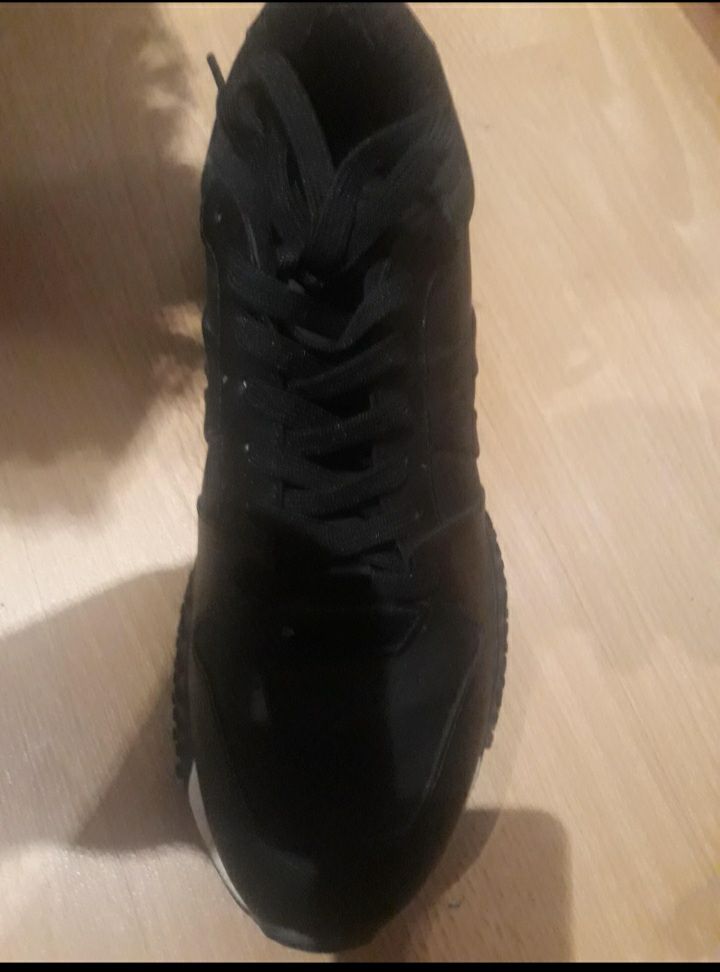 Продам новые оригинал в коробке LACOSTE демисезон размер 43.5 - 44 - частное объявление в Омск