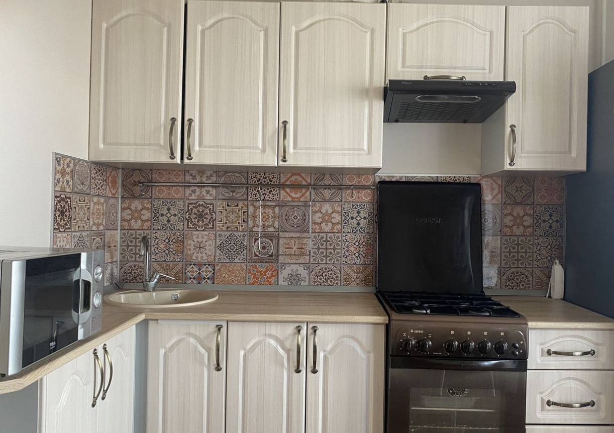 Продам кухонный гарнитур с газовой плитой и вытяжкой - Для дома и дачи в Вологда