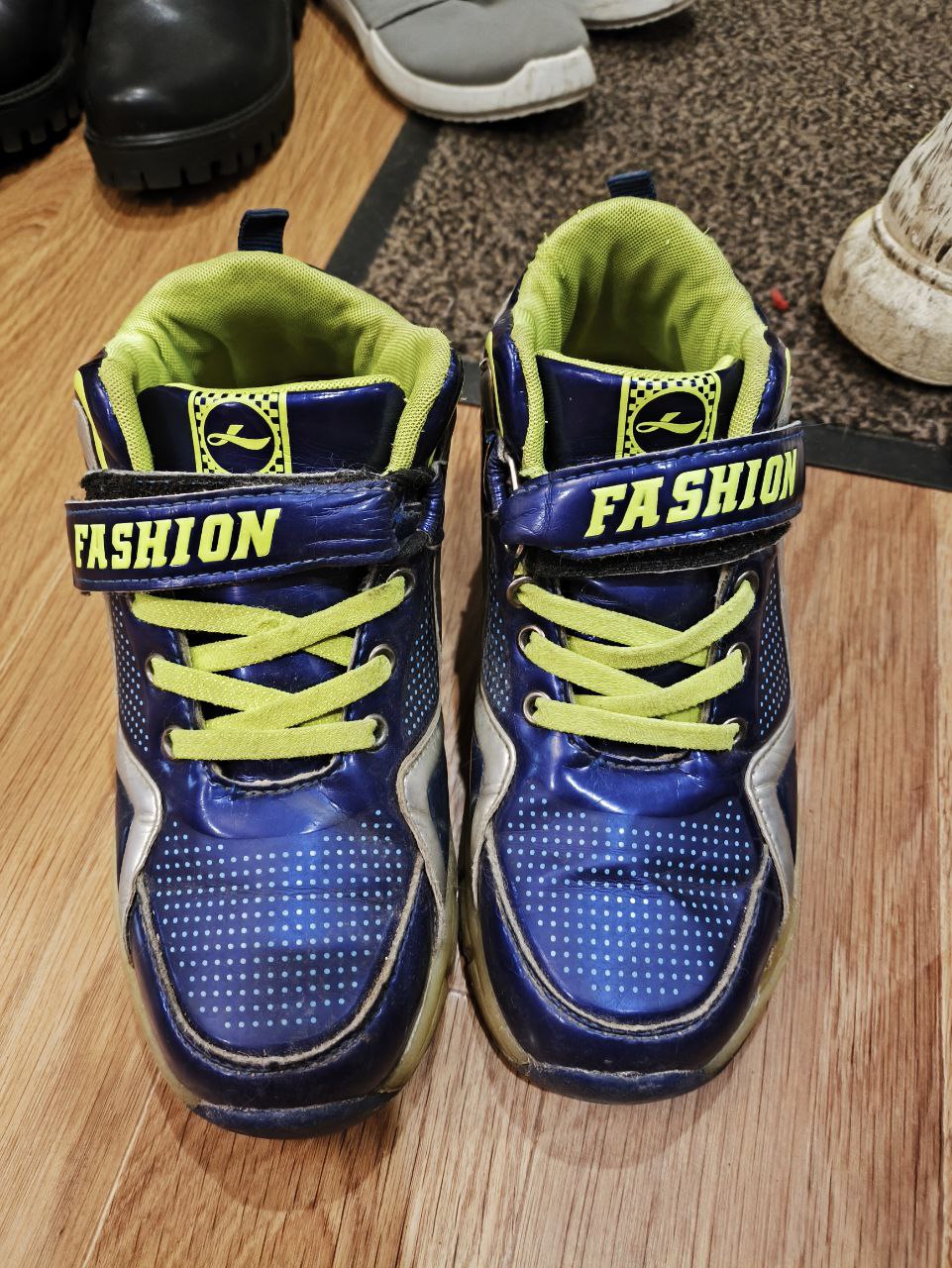 Кроссовки с выдвижными роликами - Одежда в Химки - фото 3