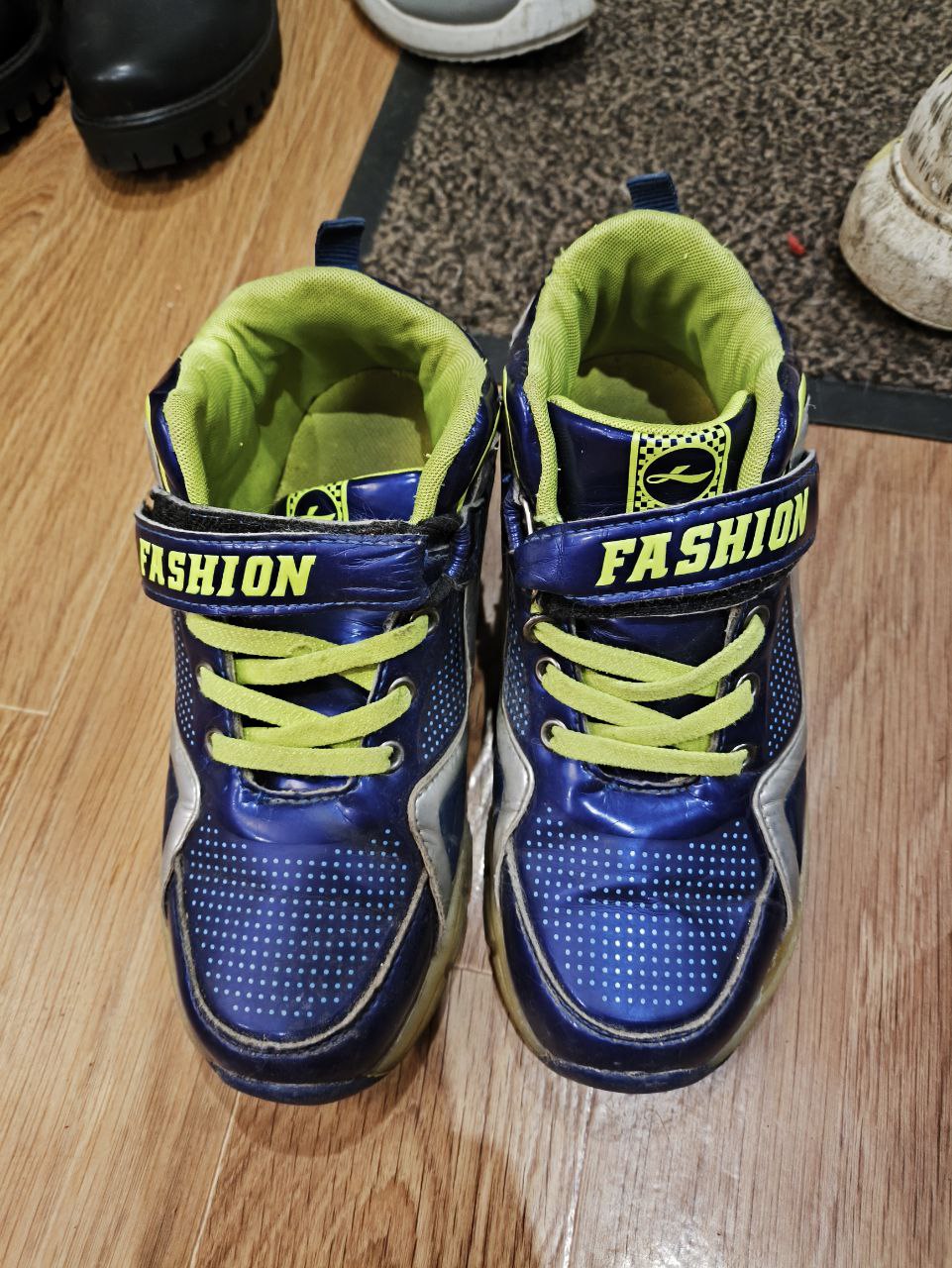 Кроссовки с выдвижными роликами - Одежда в Химки - фото 5