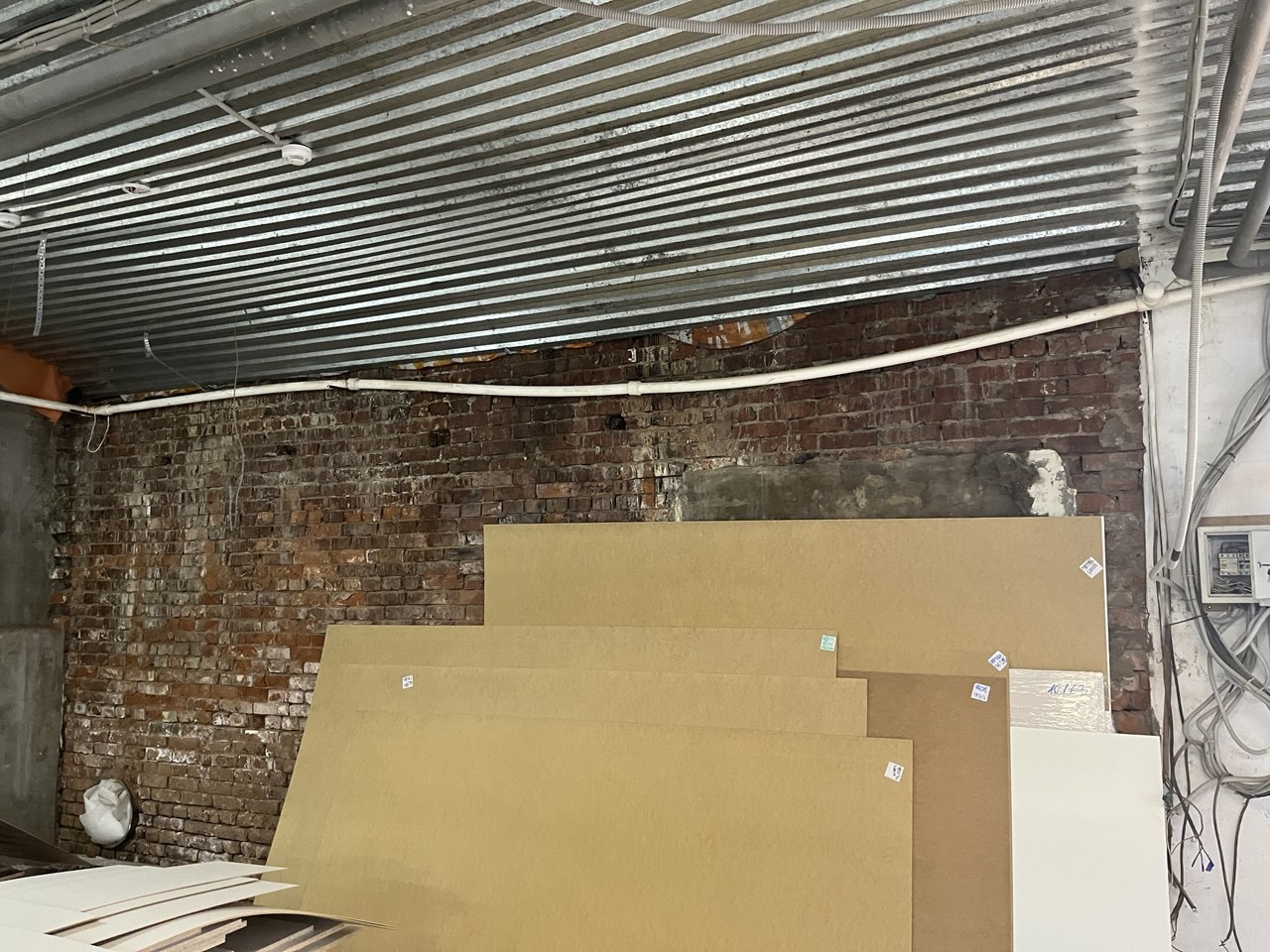 Обшивка кирпичной стены профнастилом - Услуги в Ижевск