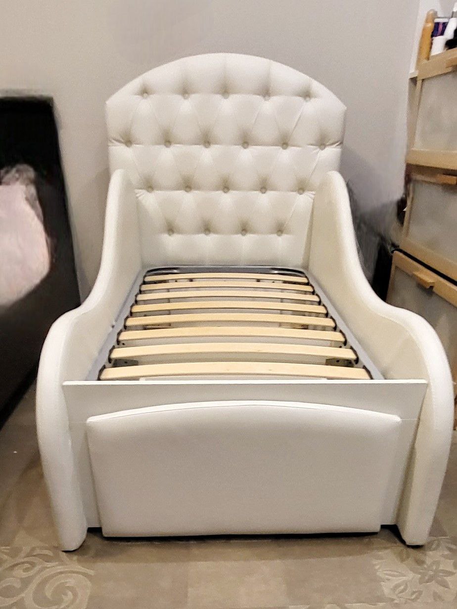 Детская кровать белая из экокожи - Товары для детей в Химки - фото 6