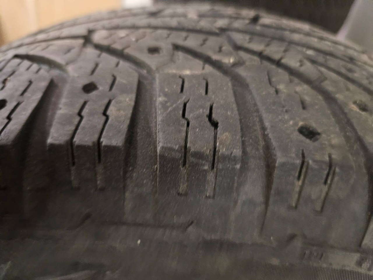 Nokian Hakkapelita C 235/65 r16c зимние нешипованные - Авто в Мытищи, Королёв - фото 4