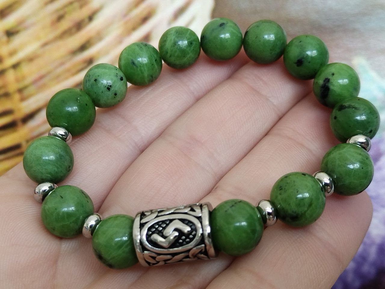 Браслет из Нефрита и Руны Йера - Хобби и отдых в Владивосток
