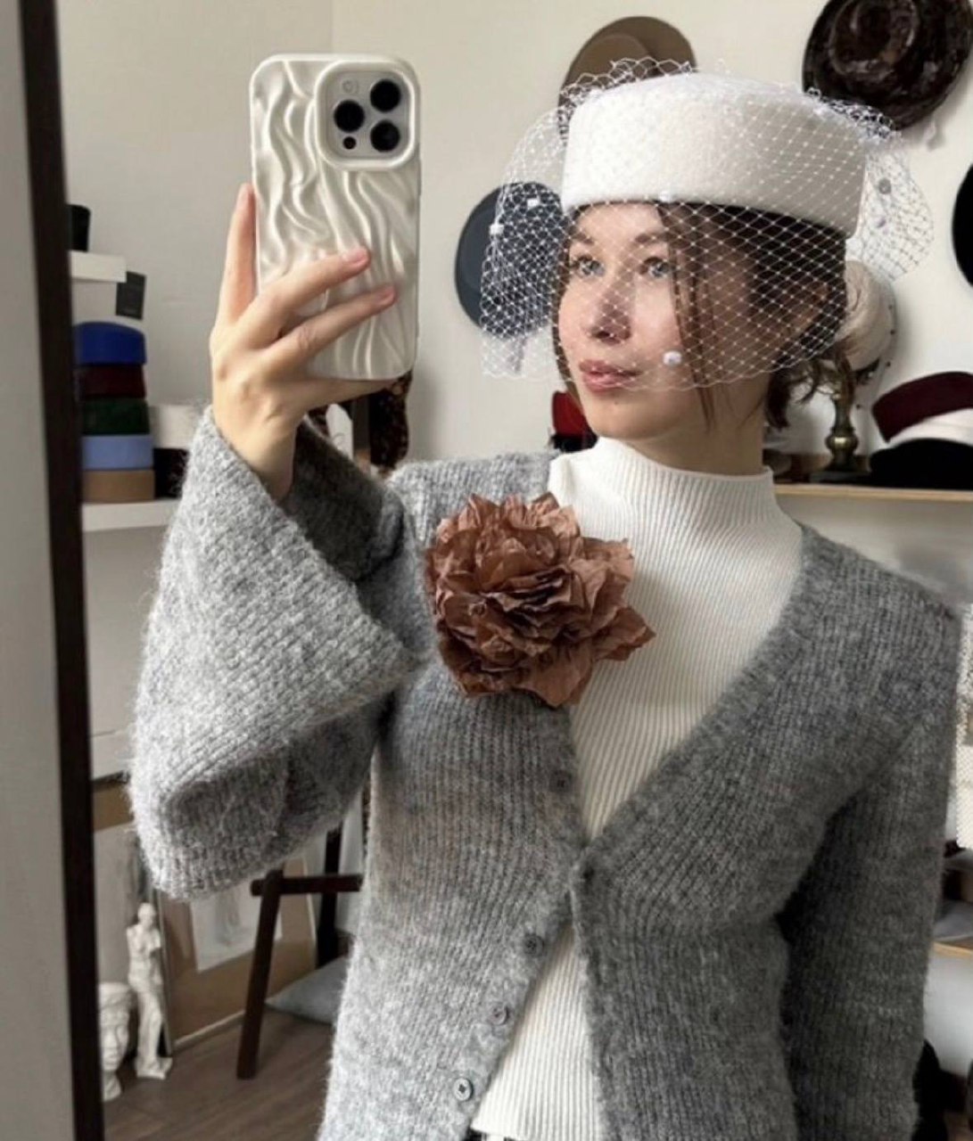 Шляпа-таблетка с вуалью ручной работы - Одежда в Красноярск