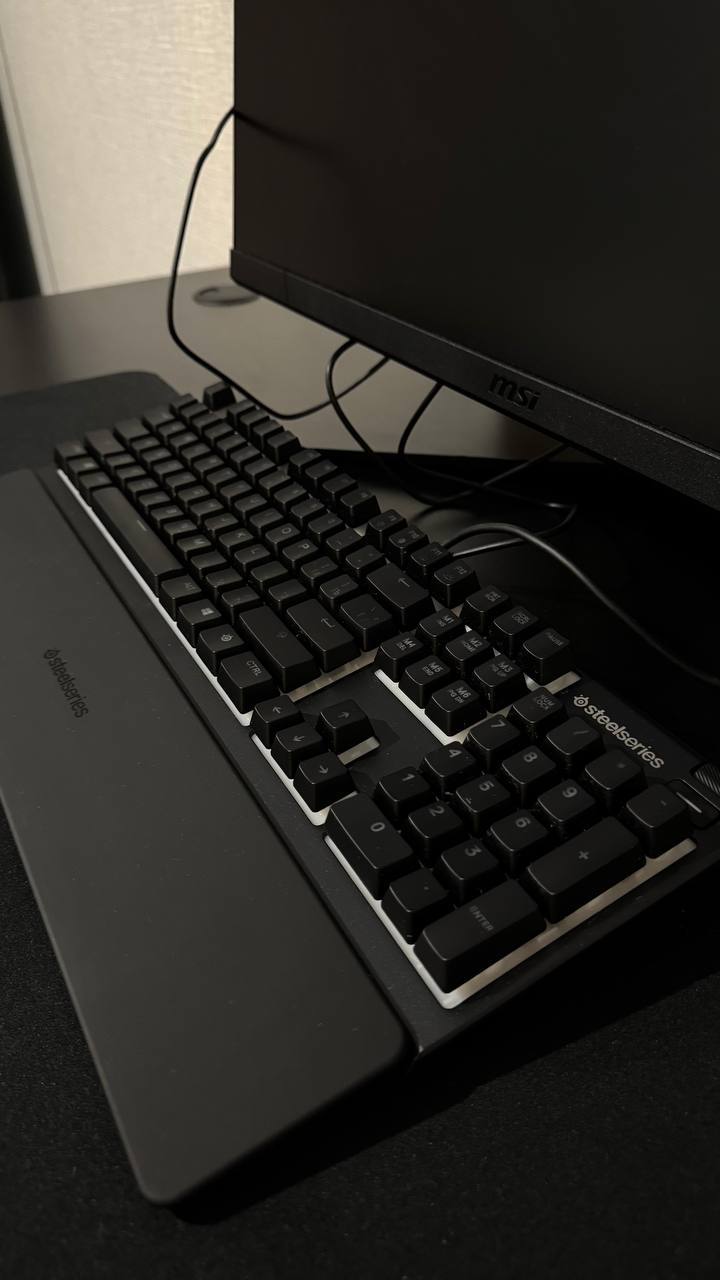 Продам игровой монитор, коврик и клавиатуру - Электроника в Казань