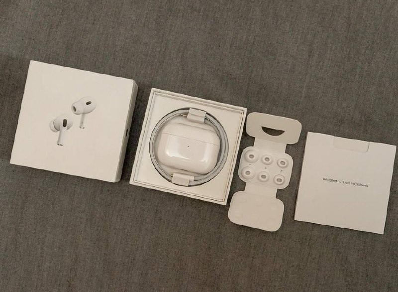 Продаются новые AirPods 2 - Электроника в Химки