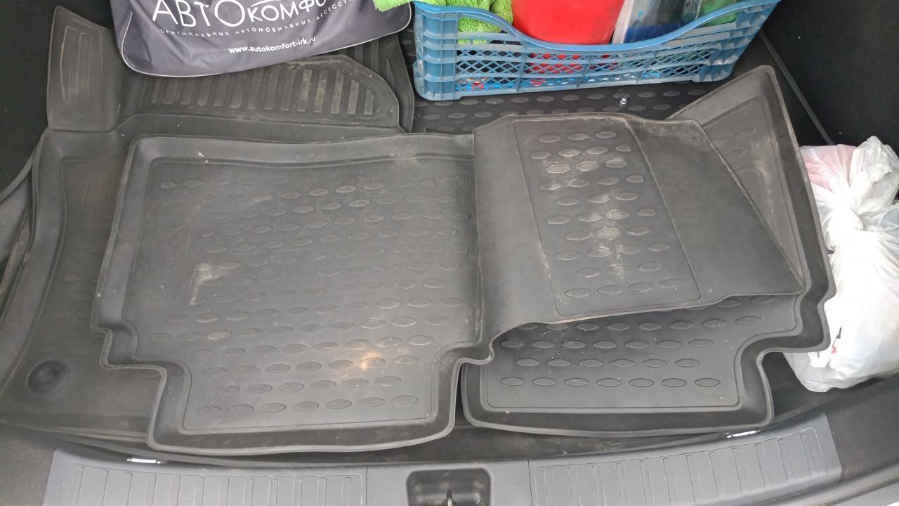 Продам набор резиновых ковриков от Приус 50 правый руль - Авто в Иркутск