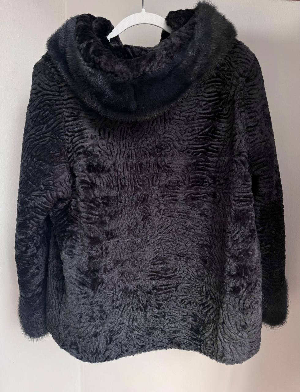 Продам шубу из каракульчи с капюшоном - Одежда в Балашиха