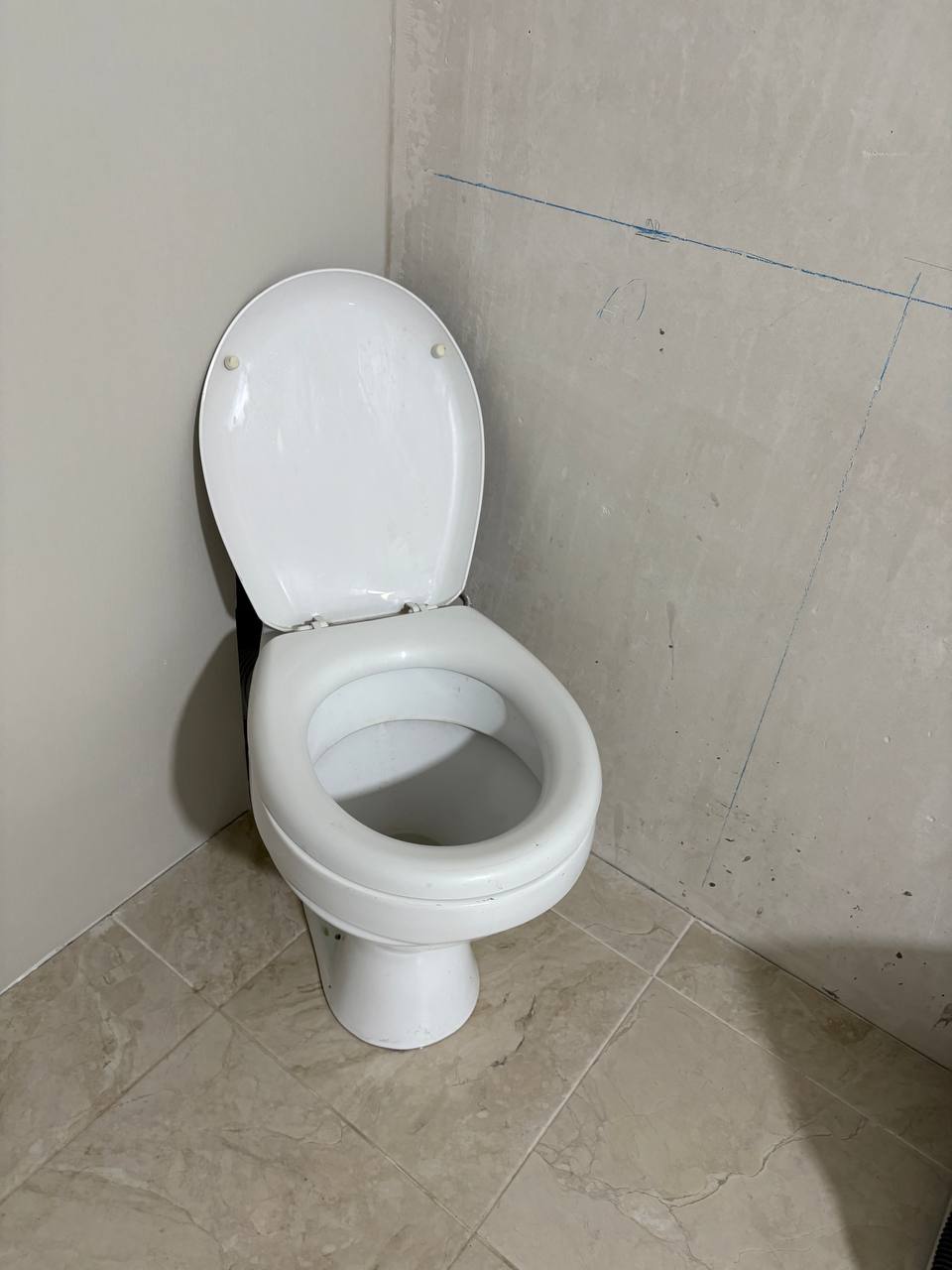 Продам строительный унитаз с гофрой - Для дома и дачи в Краснодар