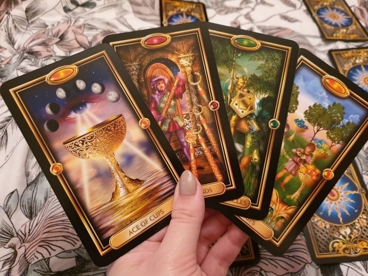 Гадание онлайн на картах Таро - Услуги в Ростов-на-Дону