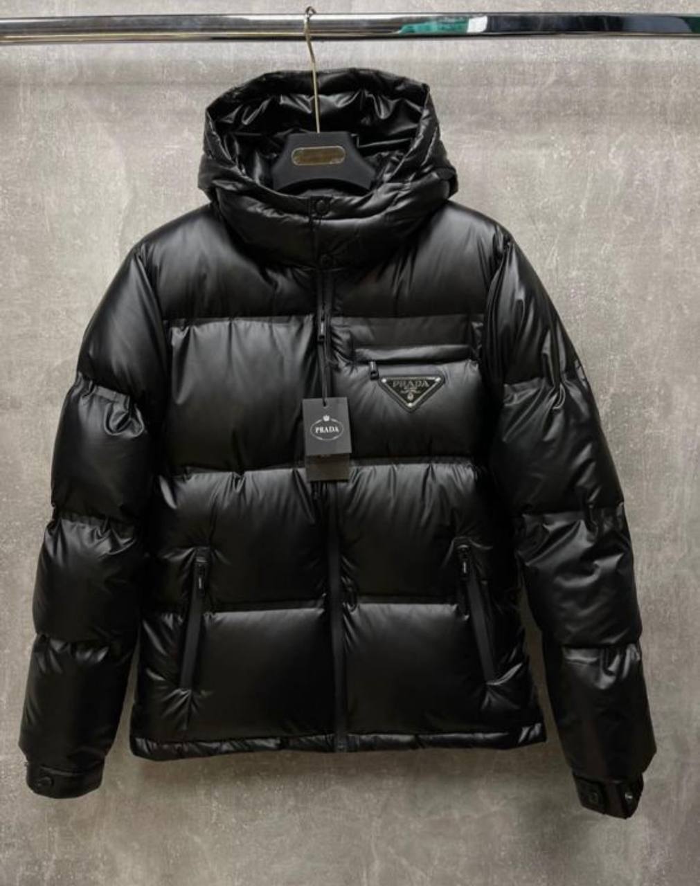 Пуховик Prada зимний размер М - частное объявление в Казань