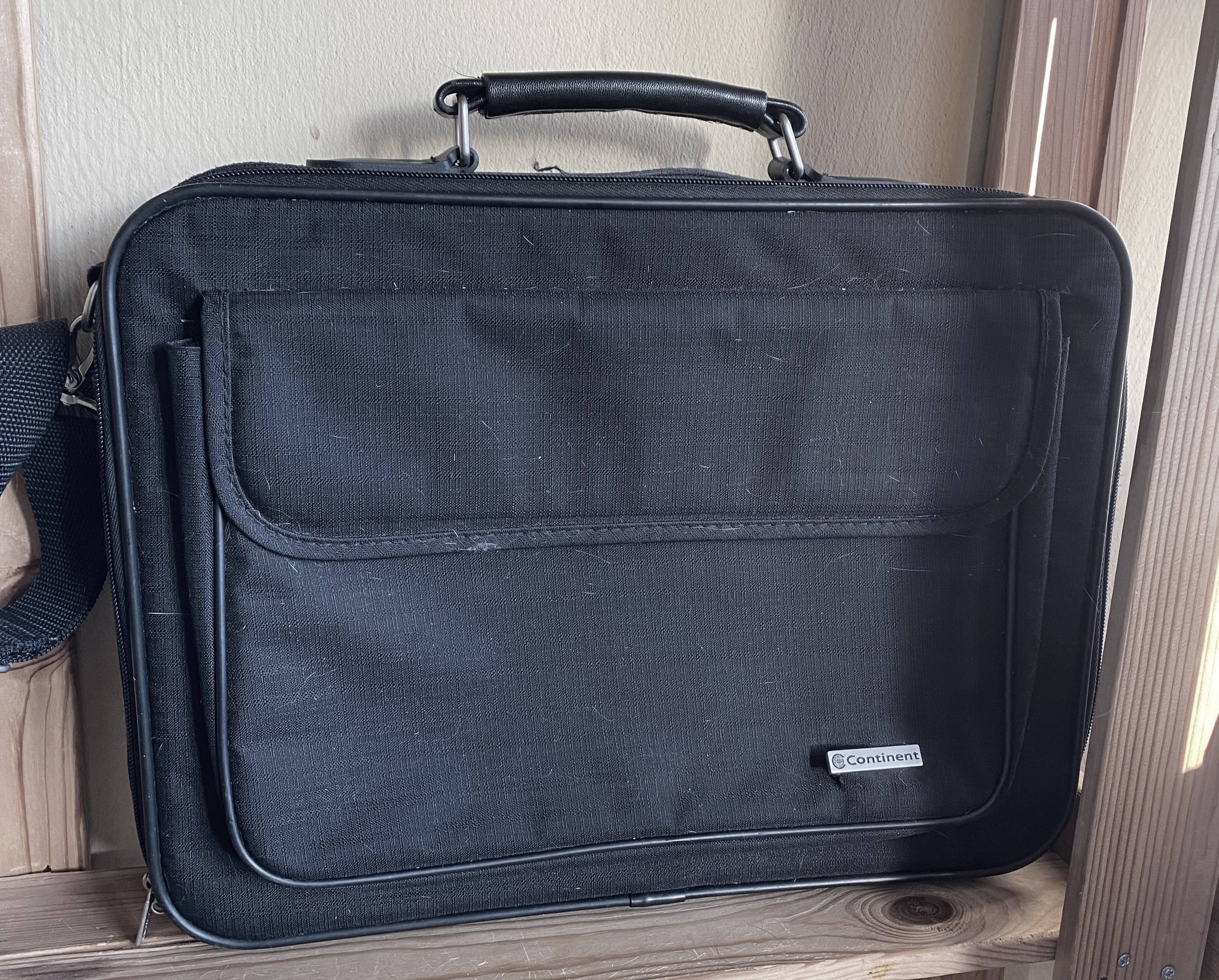 Сумка для ноутбука и одежда - частное объявление в Санкт-Петербург