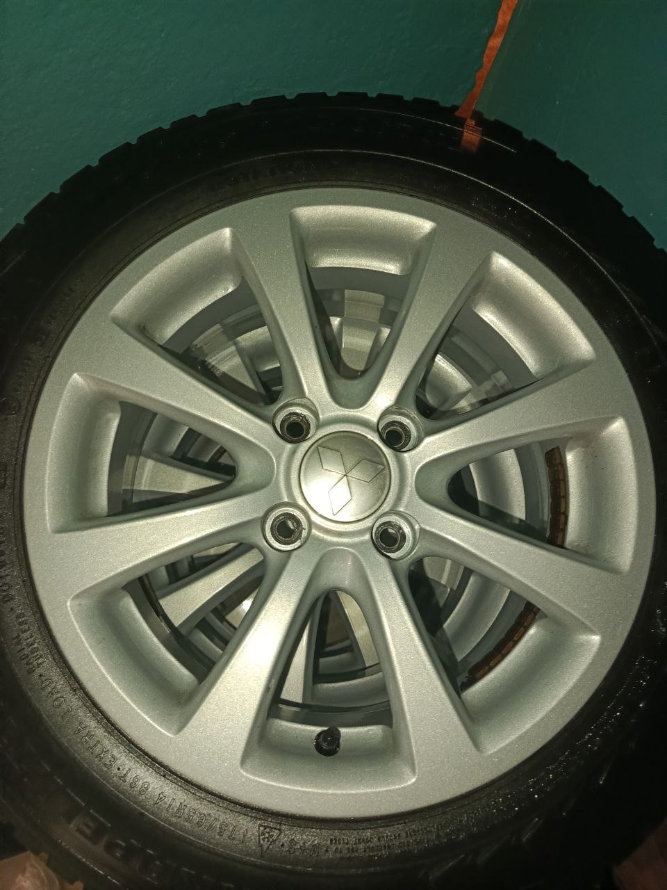 Продам диски и резину - Запчасти в Смоленск