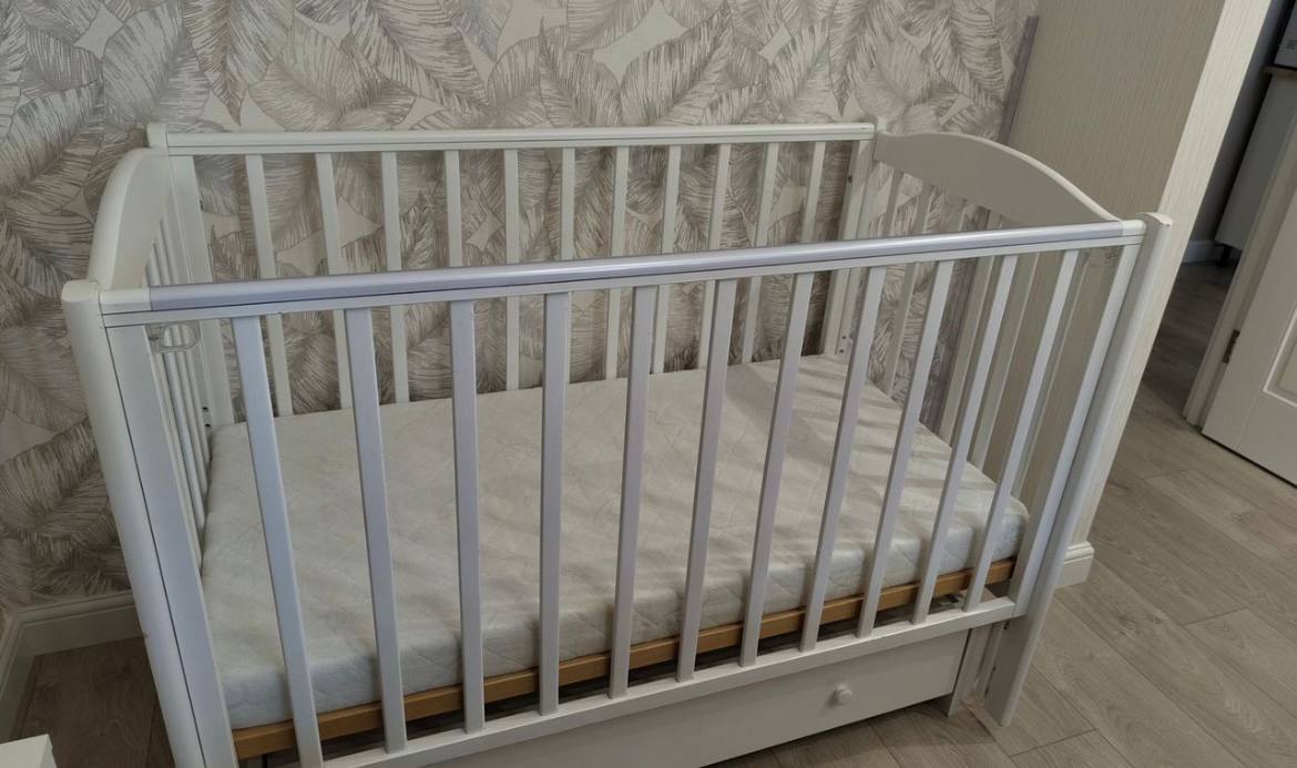 Детская кроватка с маятником - Товары для детей в Москва