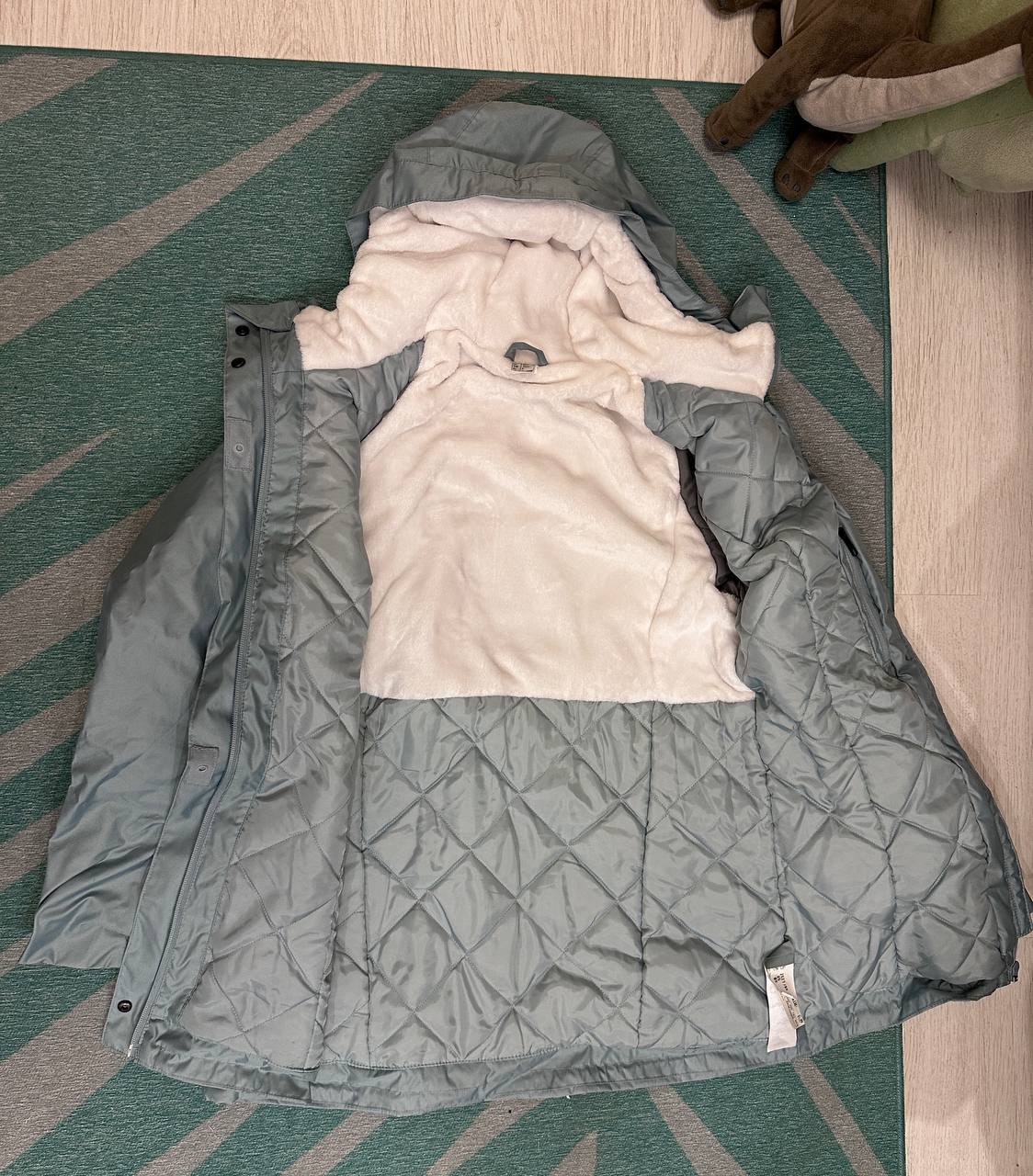 Женская зимняя куртка 44 размер - Одежда в Москва