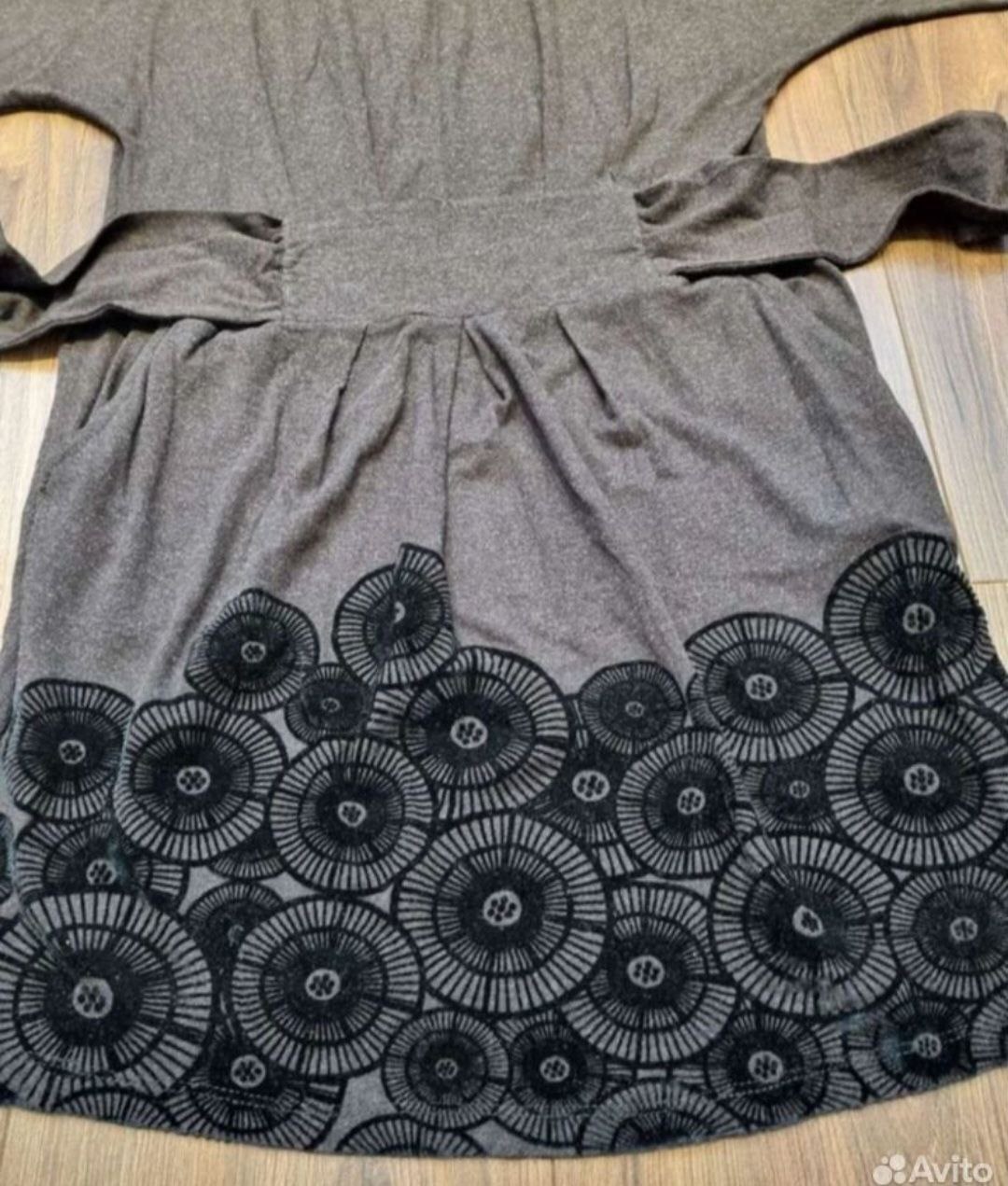 Трикотажное платье с бархатным орнаментом - Одежда в Москва