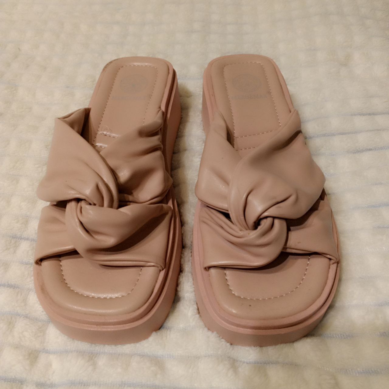 Продам новые туфли 38 размера на узкую ножку - Одежда в Калининград - фото 4