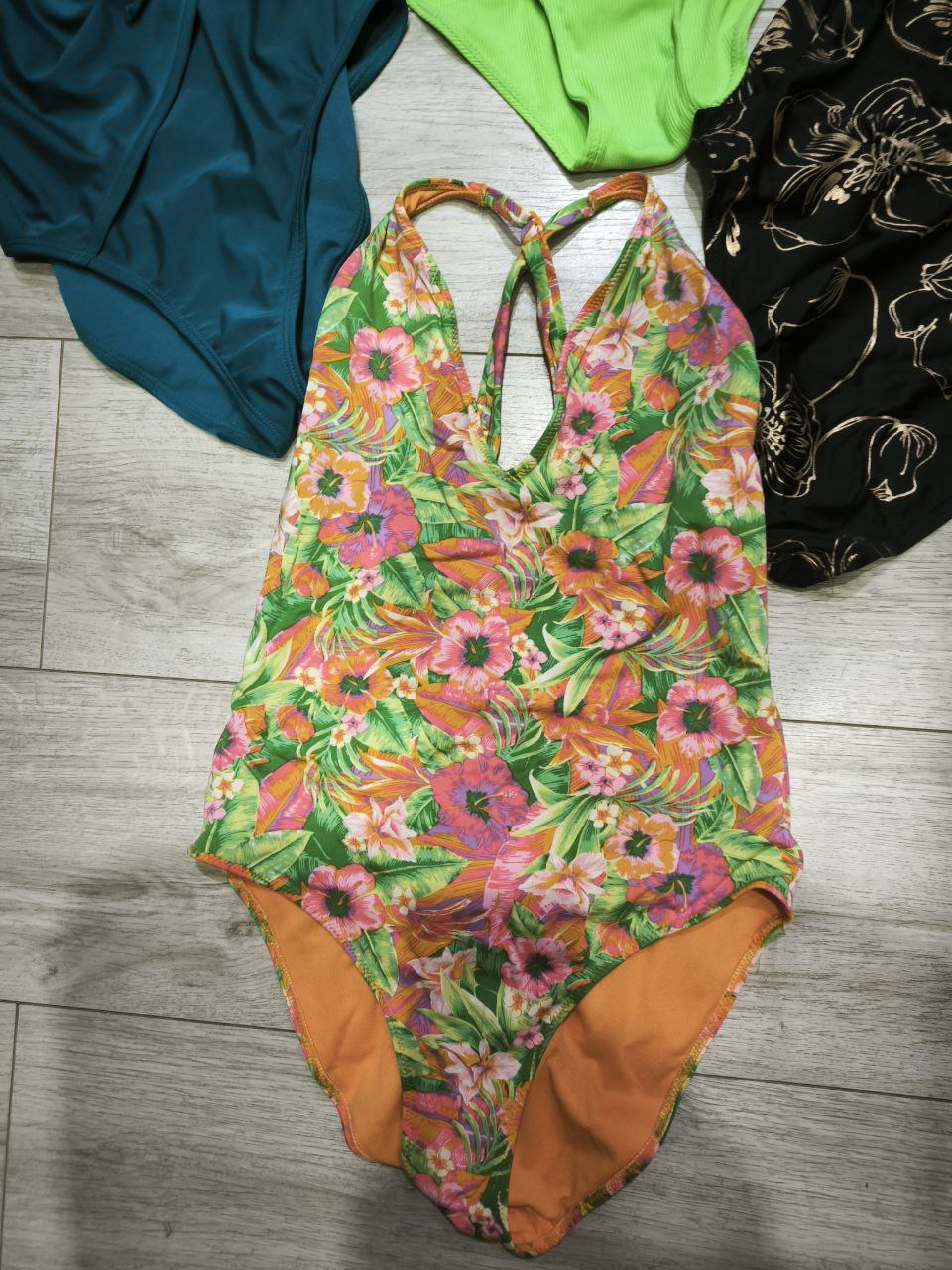 Купальники XS салатовый новый - частное объявление в Калининград