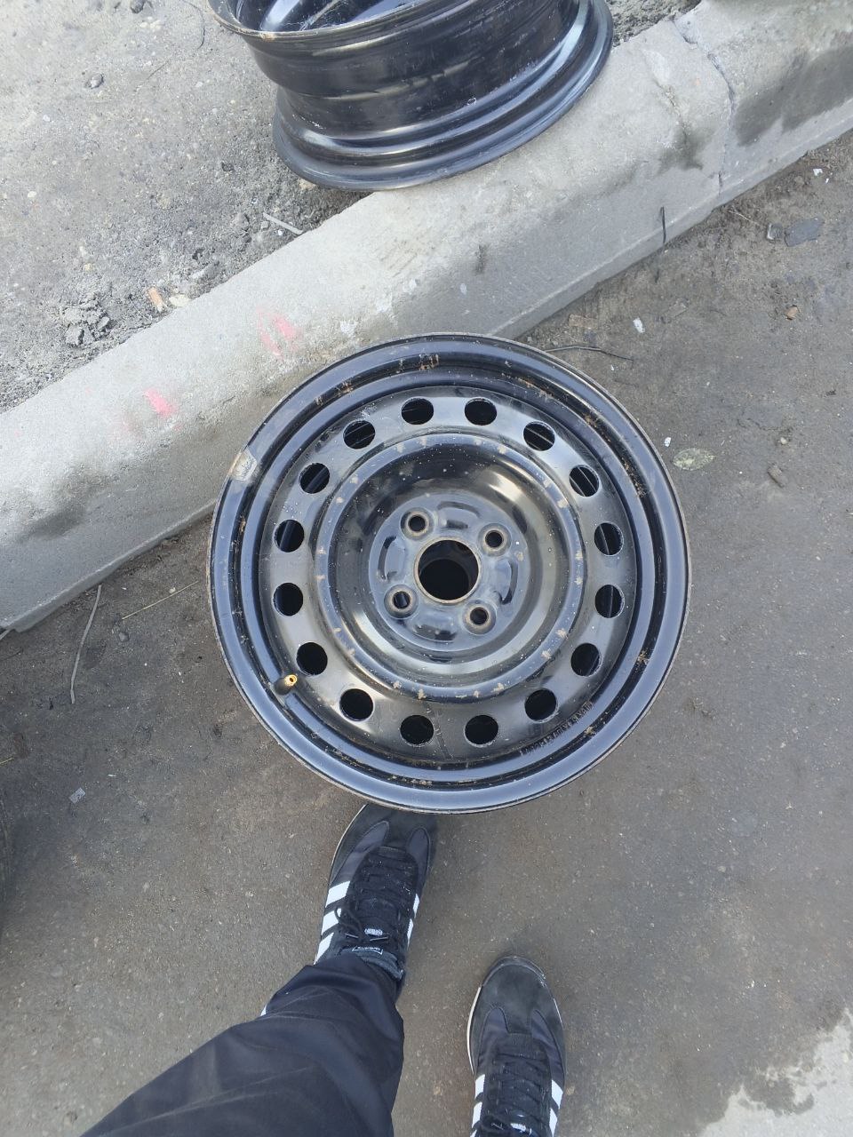 Продам зимнюю резину r15 и штампы от Соляриса - частное объявление в Воронеж