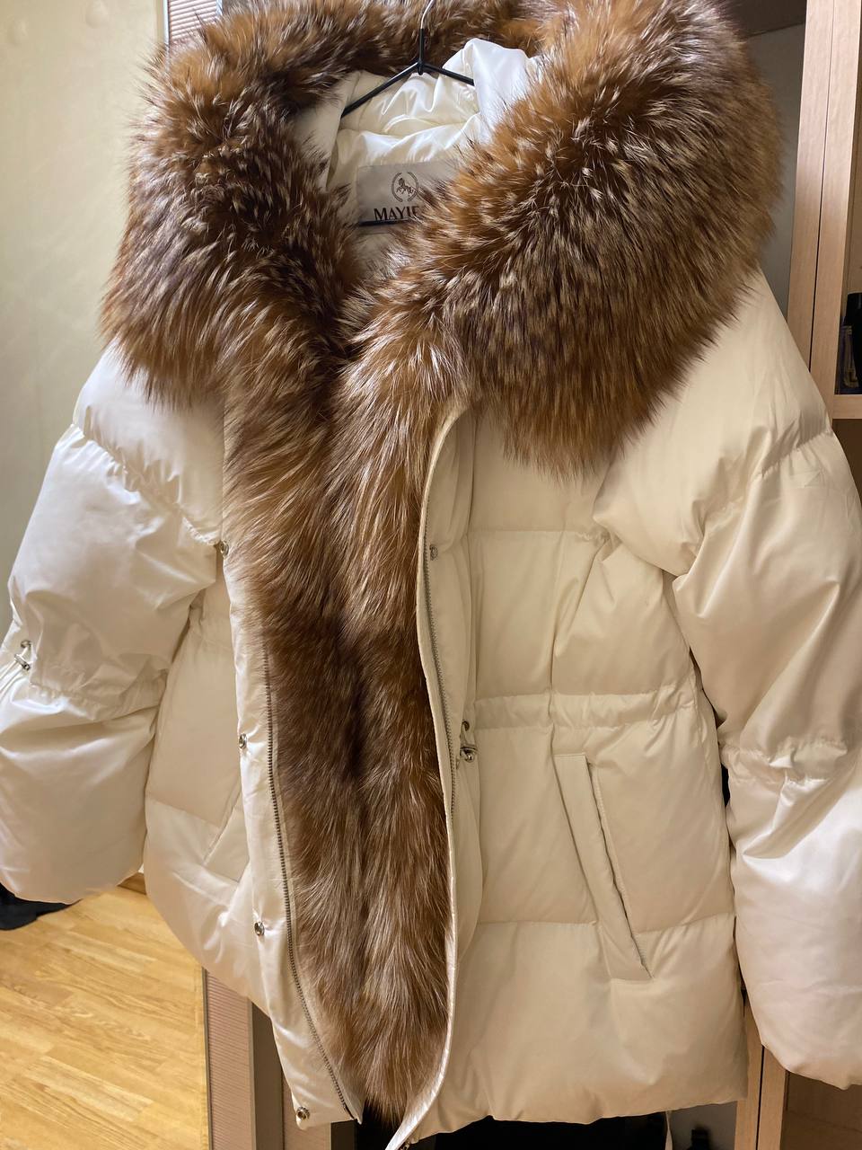 Пуховик новый с мехом лисы - Одежда в Новосибирск