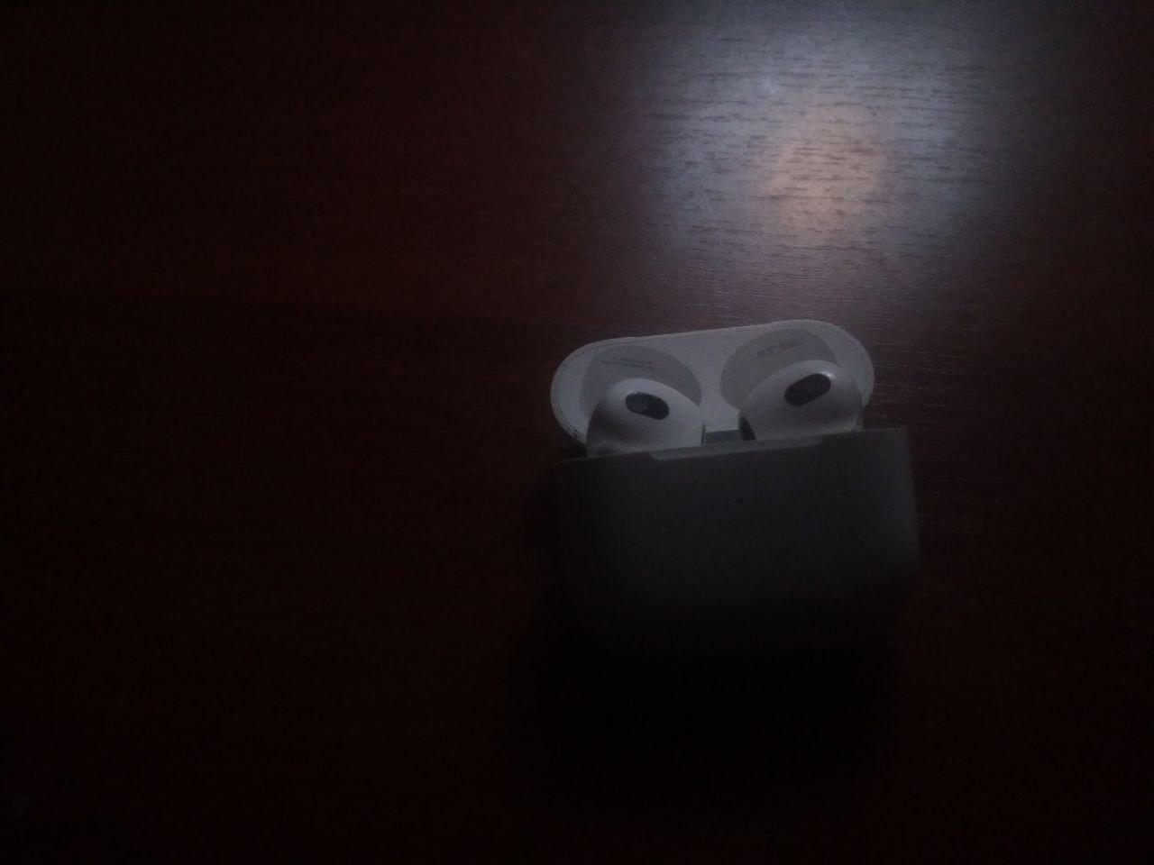 Аирподсы с одним неработающим наушником - частное объявление в Челябинск