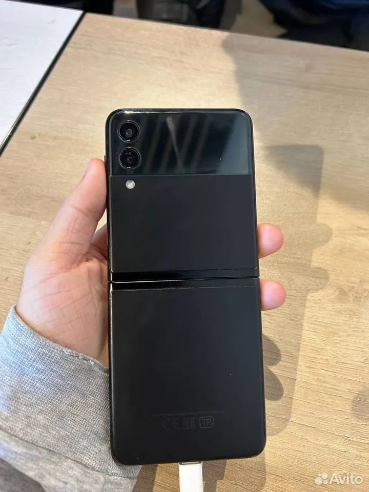 Обмен Samsung Galaxy Z Flip3 5G на iPhone от 12 - частное объявление в Челябинск