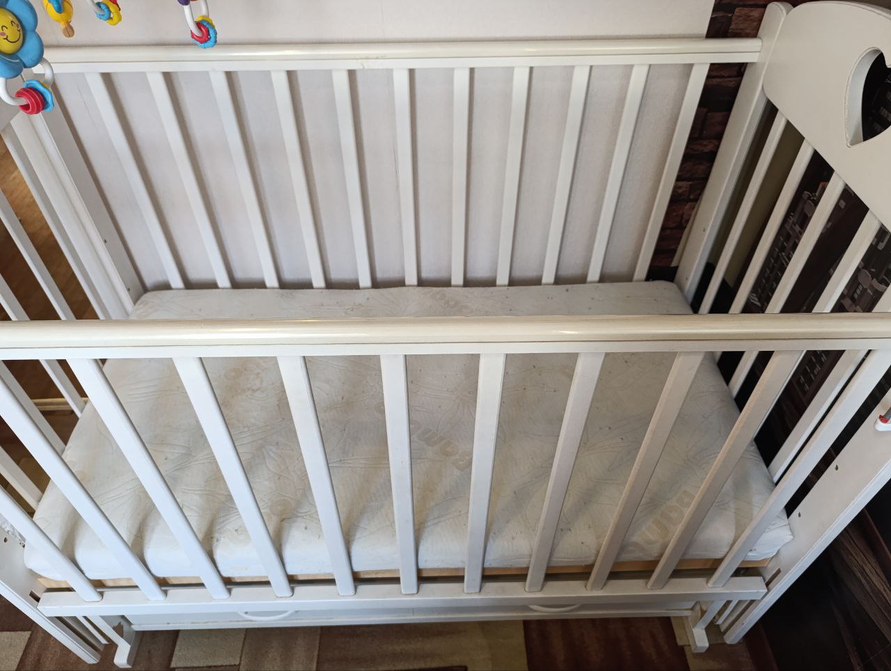 Продам детскую кроватку б/у с маятником - Товары для детей в Хабаровск