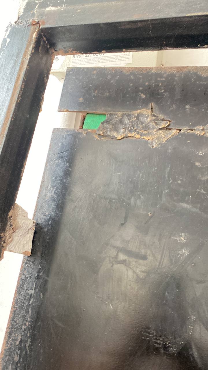 Продам металлическую дверь с замком - частное объявление в Хабаровск