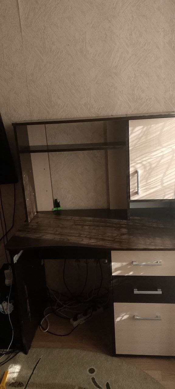 Продам добротный стол письменный рабочий - Для дома и дачи в Владивосток