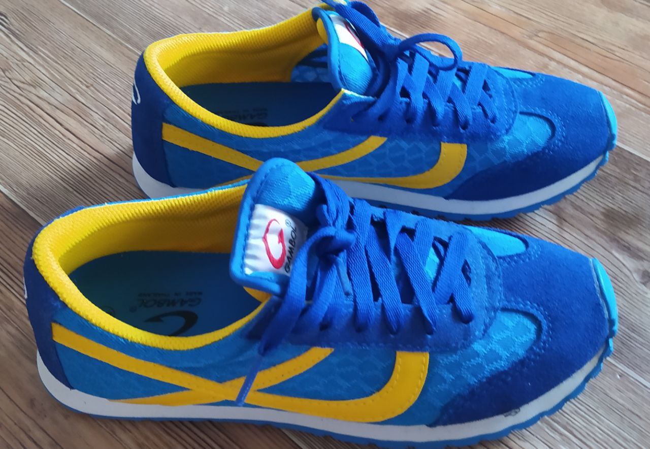 Продам кроссовки новые - Одежда в Владивосток