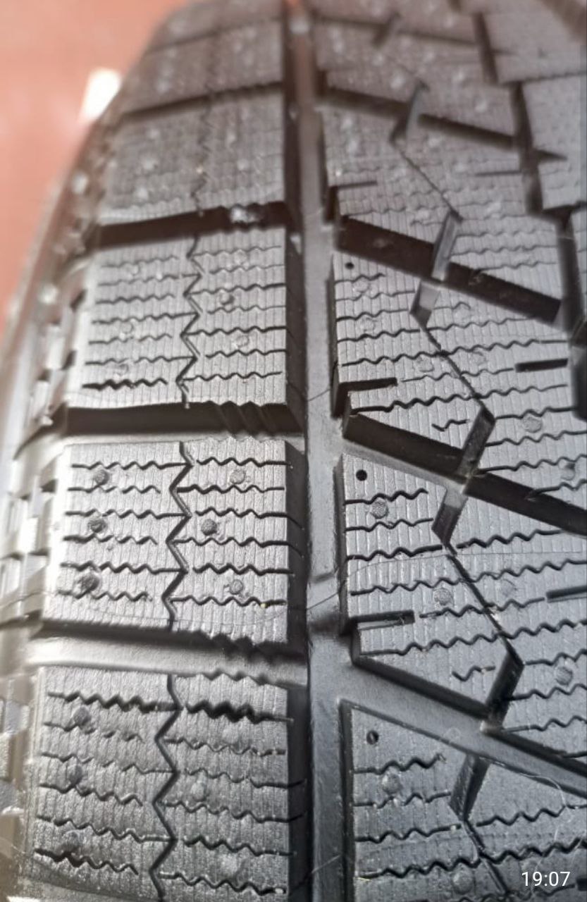 Продам комплект зимней резины - Авто в Хабаровск