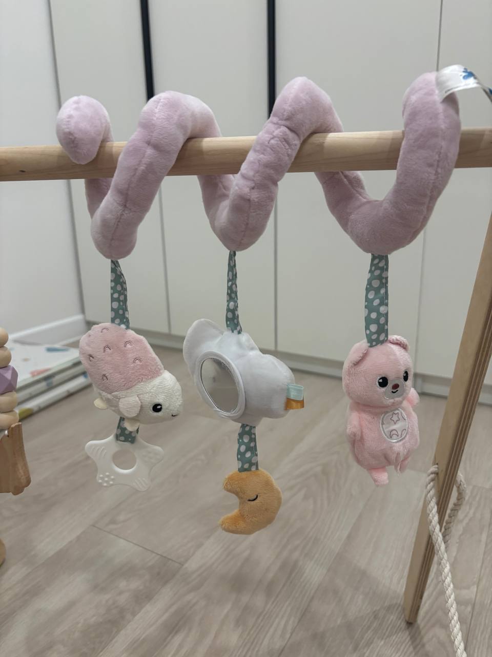 Деревянная стойка Монтессори с подвесами - Товары для детей в Пенза