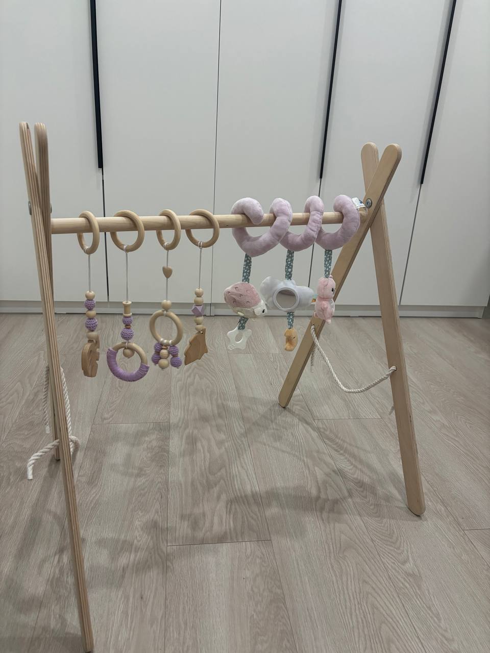 Деревянная стойка Монтессори с подвесами - Товары для детей в Пенза - фото 3