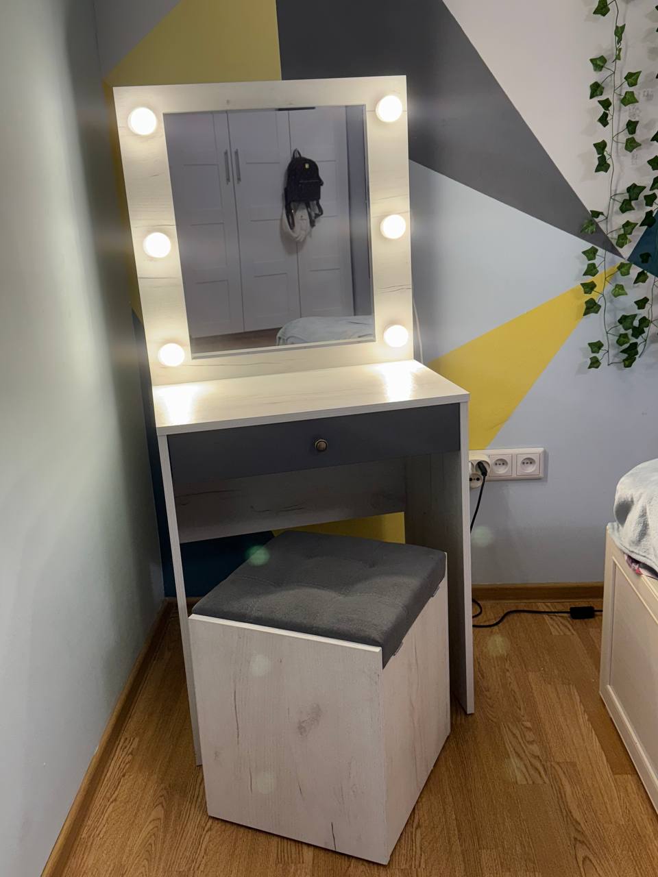 Туалетный столик с подсветкой - частное объявление в Ростов-на-Дону