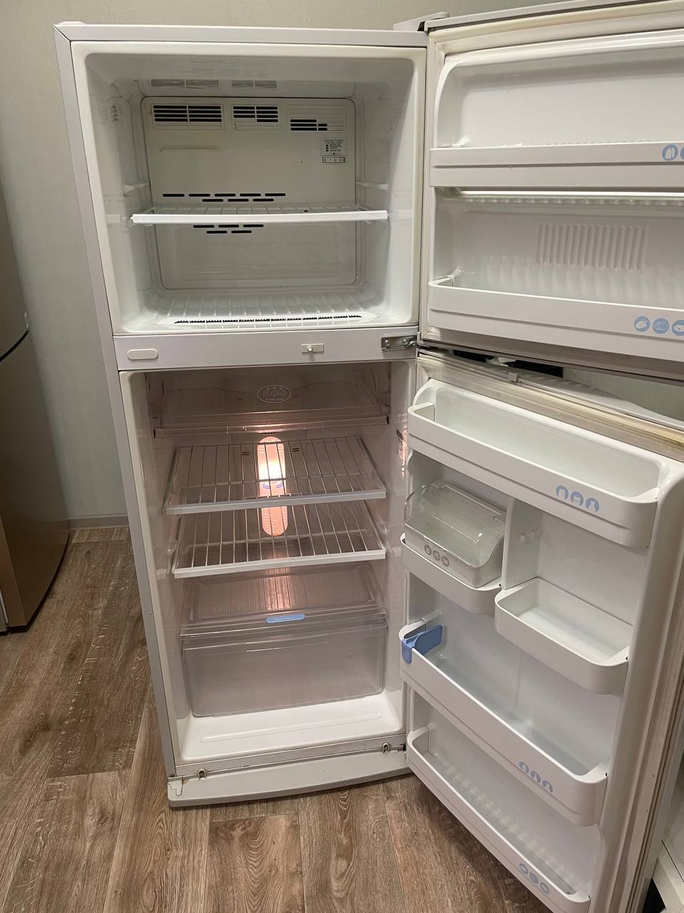 Продам холодильник LG - Для дома и дачи в Южно-Сахалинск - фото 1