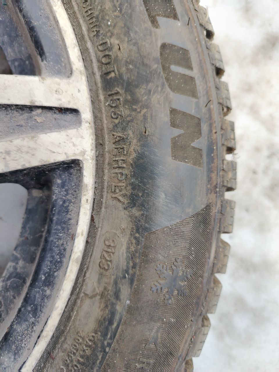 Продам зимнюю резину на литых дисках - Авто в Новосибирск