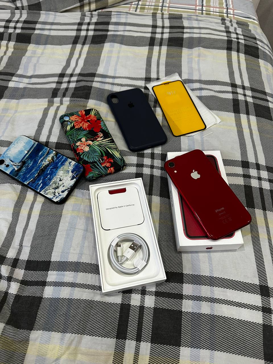 iPhone XR 128GB Red - Электроника в Новосибирск