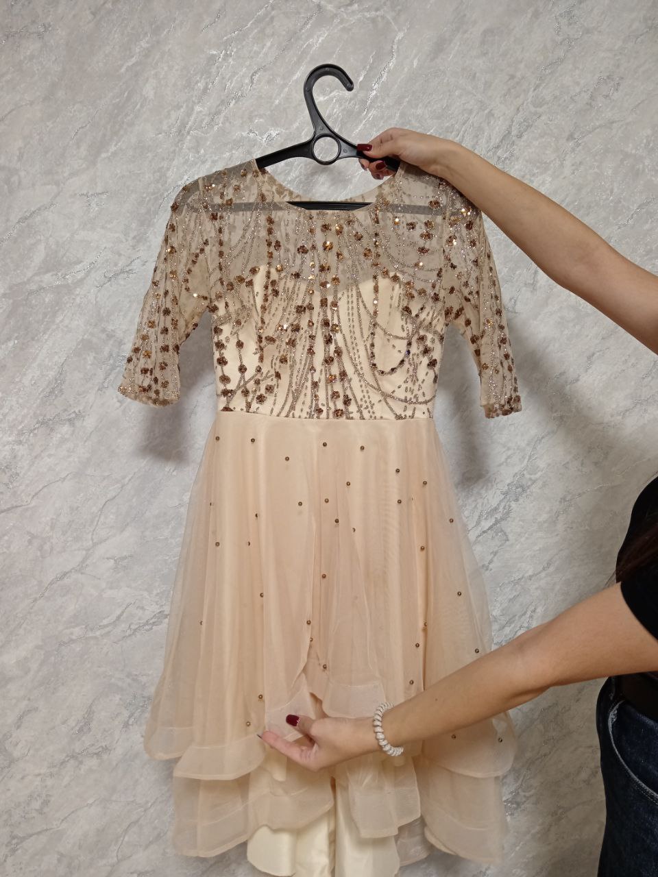 Продам платье в отличном состоянии - Одежда в Саратов