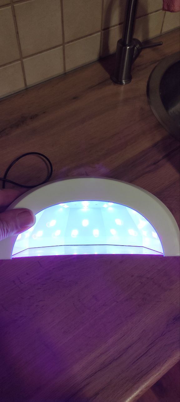 Продам УФ лампу для сушки ногтей - Красота и здоровье в Томск