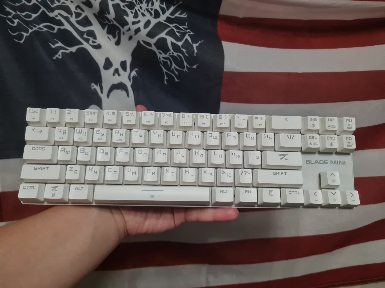 Клавиатура в отличном состоянии - Электроника в Томск