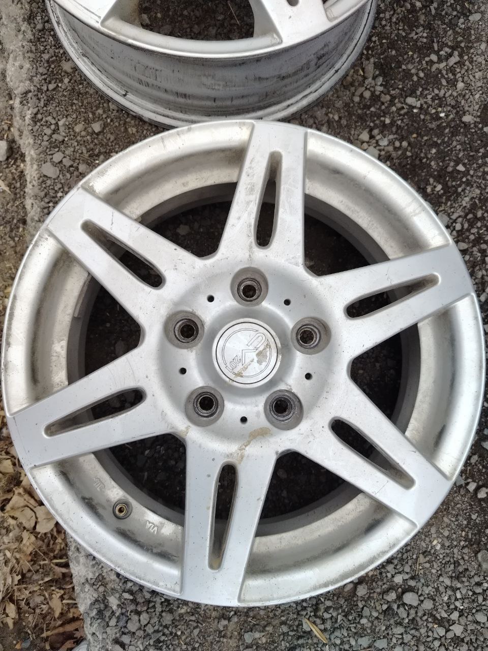 Продам диски литые R15 - Авто в Владивосток