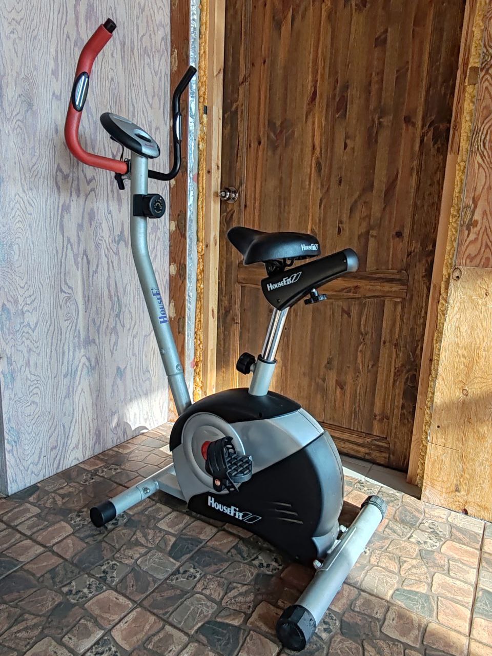Велотренажёр HouseFit - Хобби и отдых в Владивосток