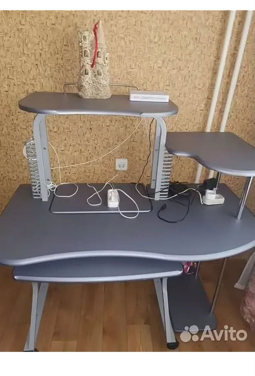 Продам компьютерный стол - Для дома и дачи в Томск