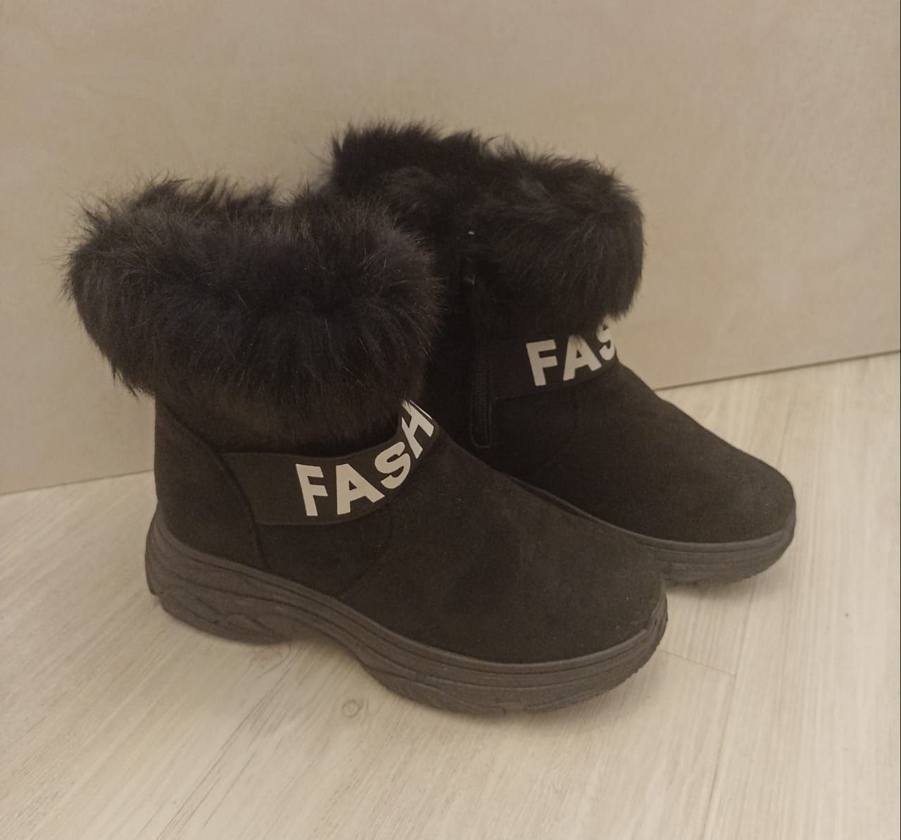 Продаю зимние новые - Одежда в Томск